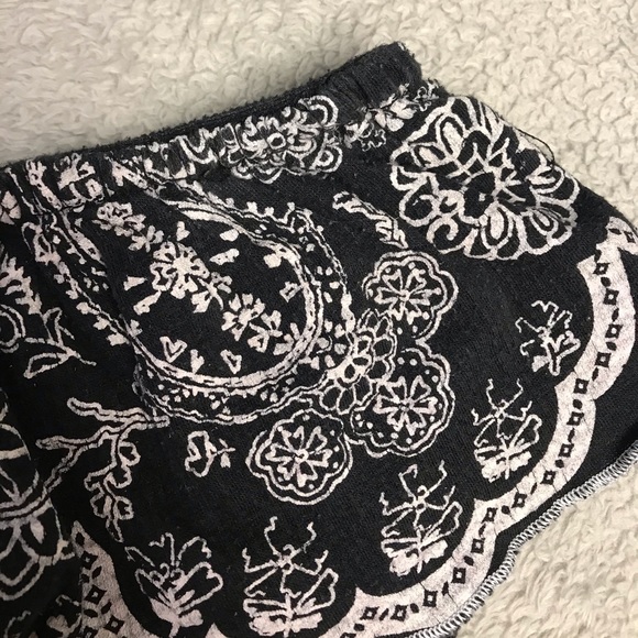 Almost Famous Off Shoulder Black Top - Picture 4 of 8